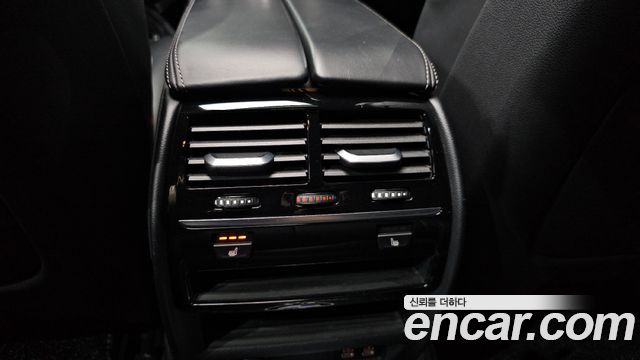 BMW 5-Series 2020 — photo 17