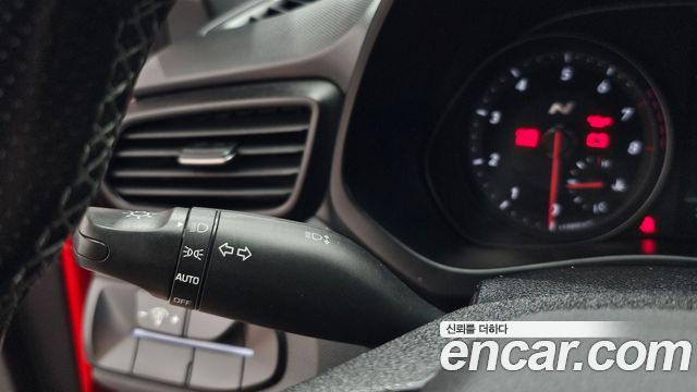 Hyundai Veloster 2019 — photo 25