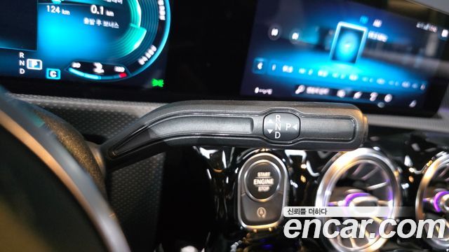 Mercedes-Benz A-Class 2021 — photo 12