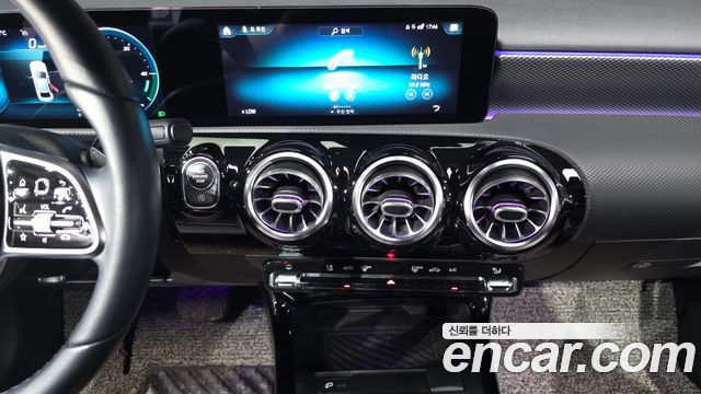 Mercedes-Benz A-Class 2021 — photo 19