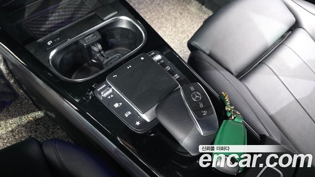 Mercedes-Benz A-Class 2021 — photo 24