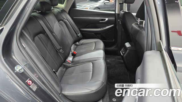 Hyundai Sonata 2022 — photo 17
