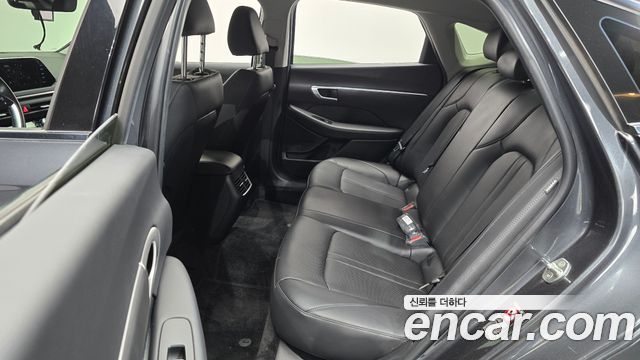 Hyundai Sonata 2022 — photo 18