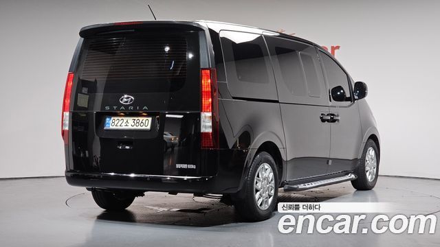 Hyundai Staria 2022 — photo 2
