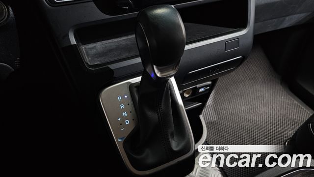 Hyundai Staria 2022 — photo 12