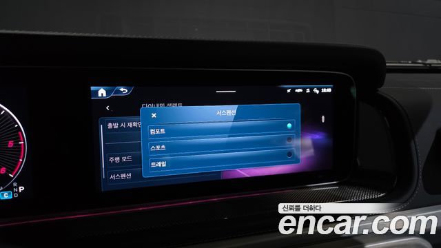 Mercedes-Benz G-Class 2025 — photo 17