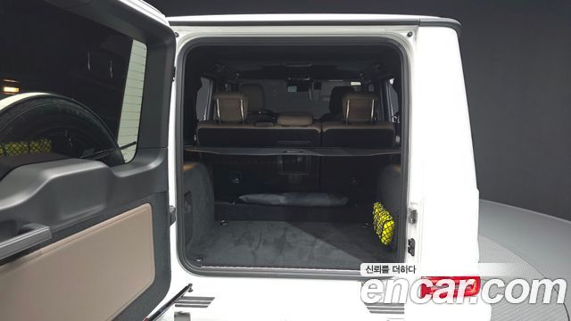 Mercedes-Benz G-Class 2025 — photo 20