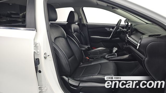Kia K3 2022 — photo 16