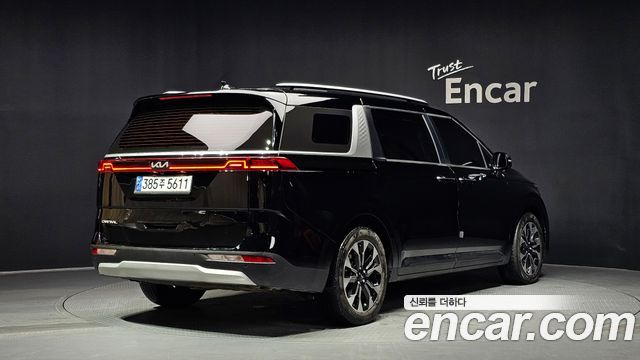 Kia Canival 2023 — photo 2