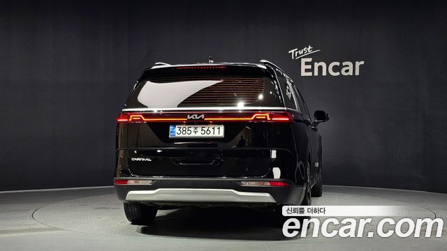 Kia Canival 2023 — photo 4