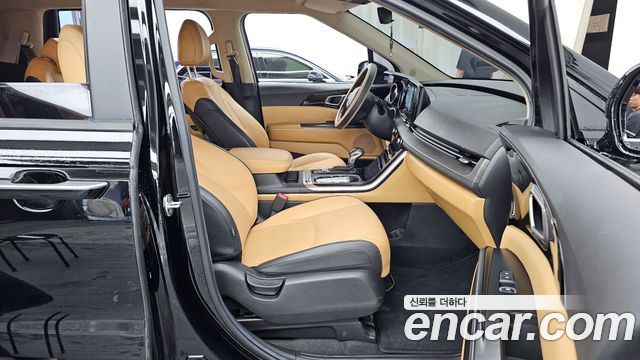 Kia Canival 2023 — photo 17