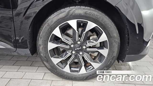 Kia Canival 2023 — photo 7