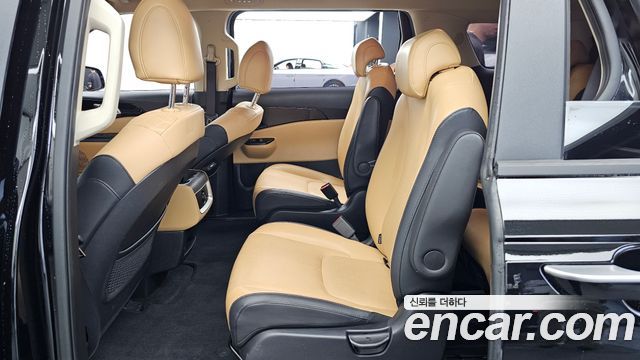Kia Canival 2023 — photo 16
