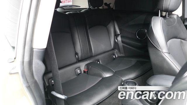 Mini Cooper 2020 — photo 18