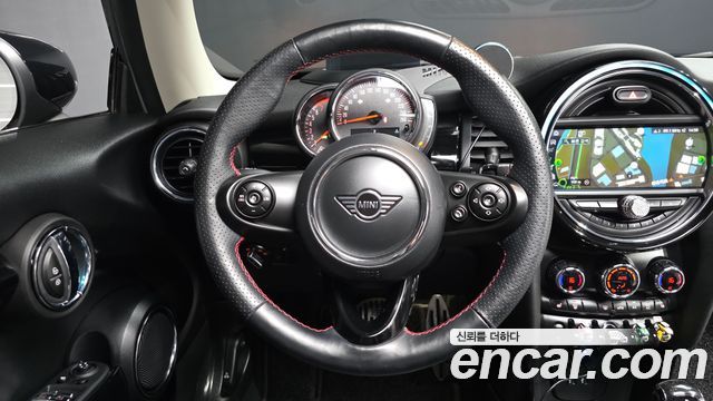 Mini Cooper 2020 — photo 19