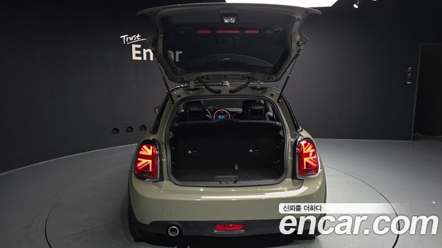 Mini Cooper 2020 — photo 26