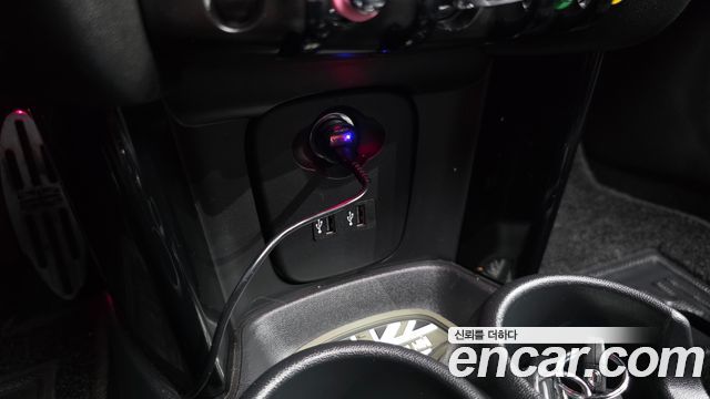 Mini Cooper 2020 — photo 32