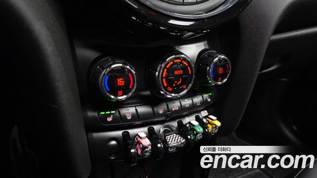 Mini Cooper 2020 — photo 33
