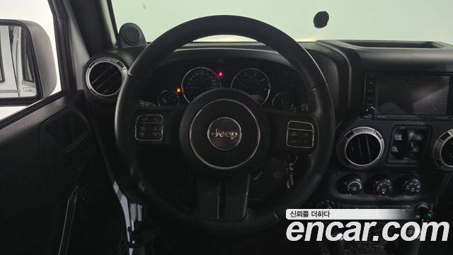 Jeep Wrangler 2014 — photo 13