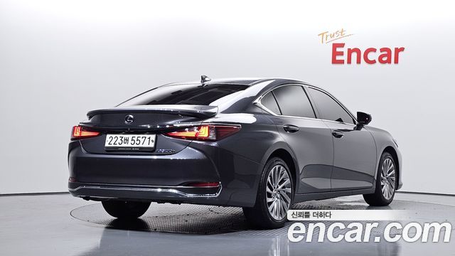 Lexus ES 2023 — photo 2