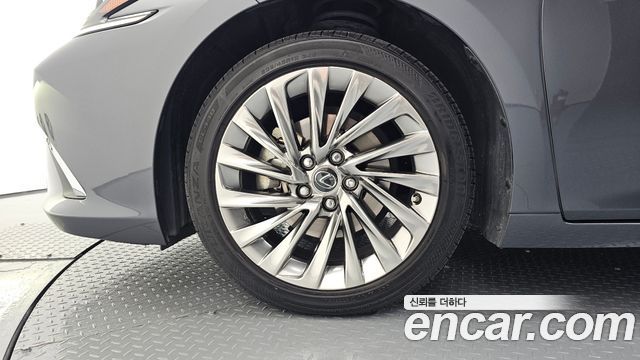 Lexus ES 2023 — photo 5