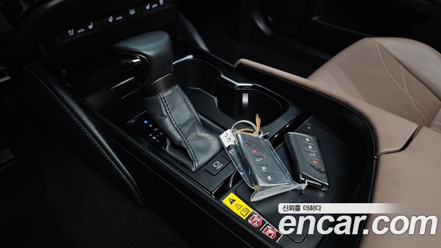 Lexus ES 2023 — photo 9