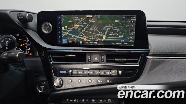 Lexus ES 2023 — photo 15