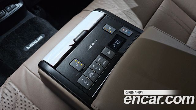 Lexus ES 2023 — photo 17