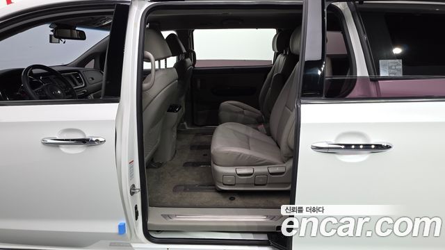 Kia Canival 2018 — photo 17