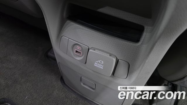 Kia Canival 2018 — photo 18