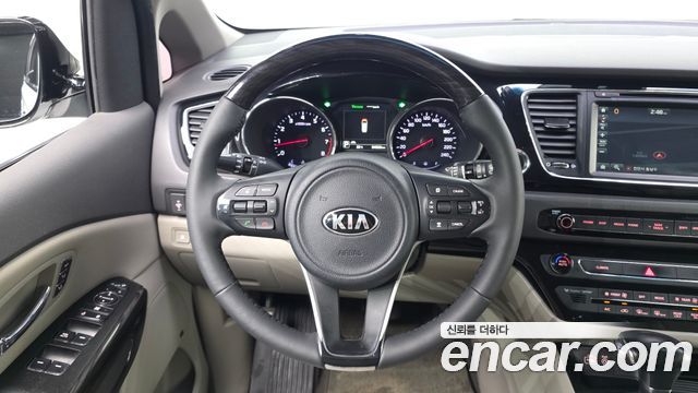 Kia Canival 2018 — photo 21