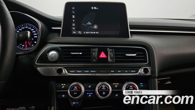 Genesis G70 2019 — photo 16