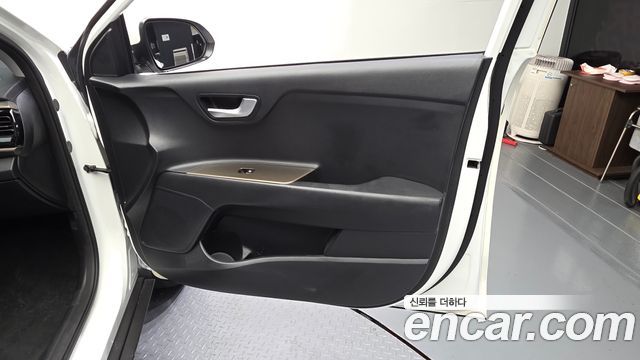 Kia Stonic 2019 — photo 14