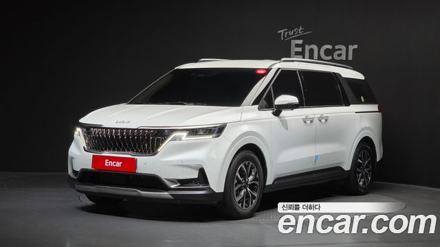 Kia Canival 2023 — photo 1