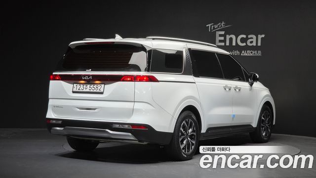 Kia Canival 2023 — photo 2