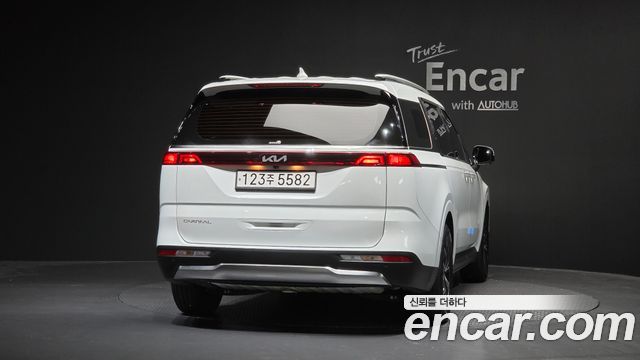 Kia Canival 2023 — photo 4