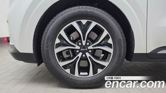 Kia Canival 2023 — photo 5