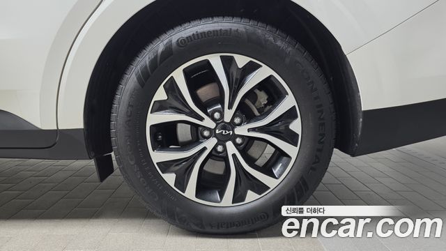 Kia Canival 2023 — photo 7