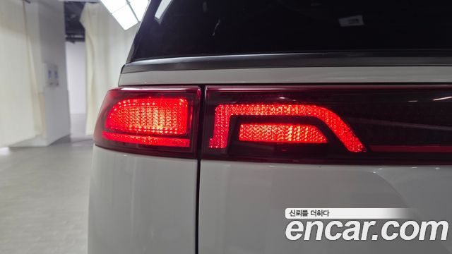 Kia Canival 2023 — photo 9