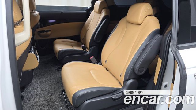 Kia Canival 2023 — photo 16