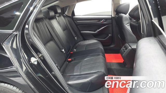 Honda Accord 2018 — photo 17