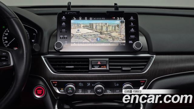 Honda Accord 2018 — photo 19