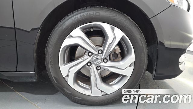 Honda Accord 2018 — photo 7
