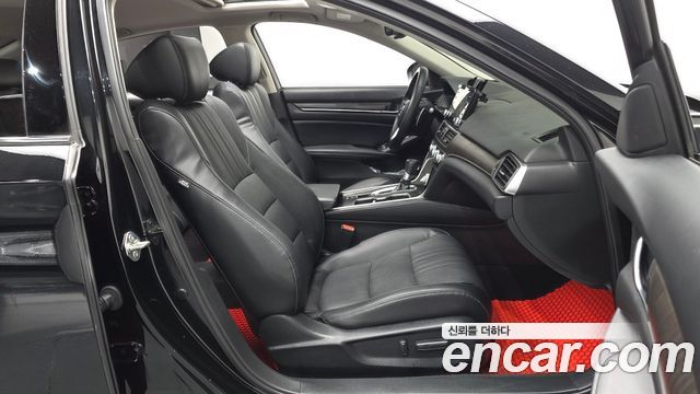 Honda Accord 2018 — photo 16