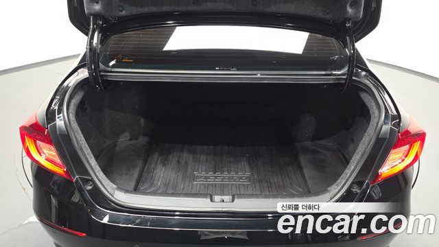 Honda Accord 2018 — photo 31