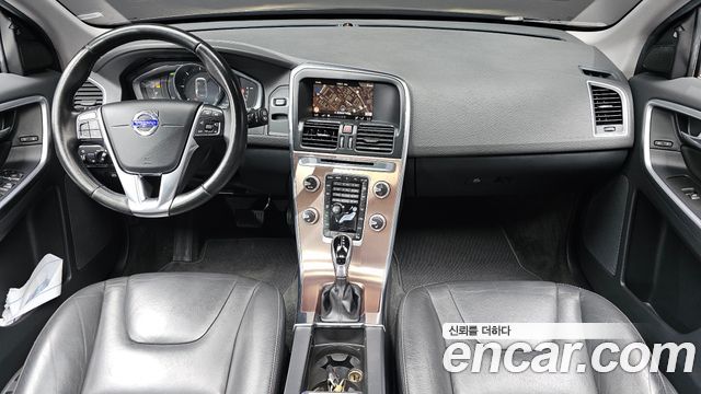 Volvo XC60 2017 — photo 10