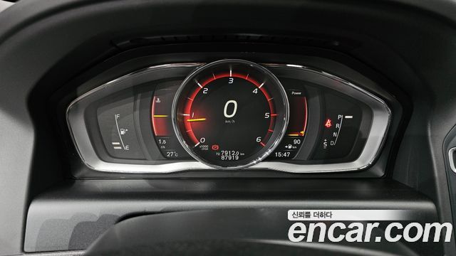 Volvo XC60 2017 — photo 11
