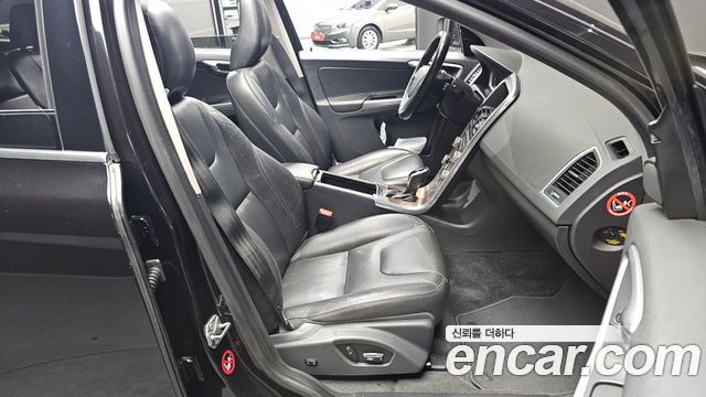 Volvo XC60 2017 — photo 13