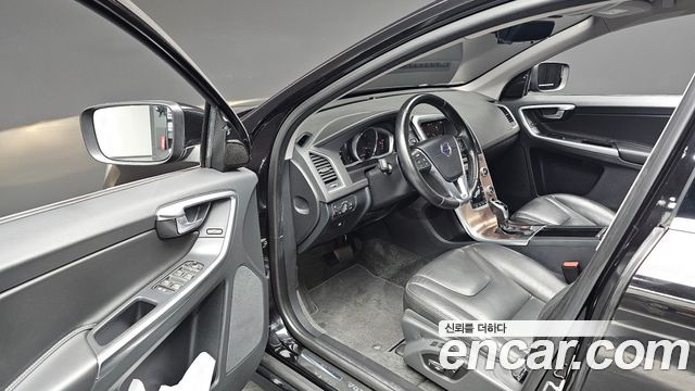 Volvo XC60 2017 — photo 17