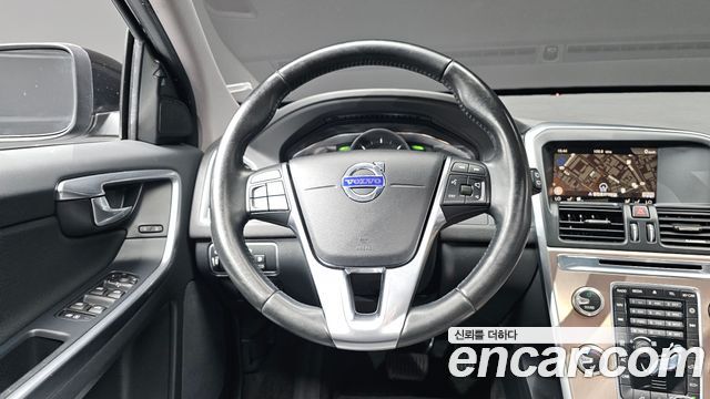 Volvo XC60 2017 — photo 18